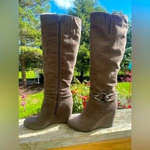 Knee-High Tall Grey Suede Lauren Blakwell Boots-New